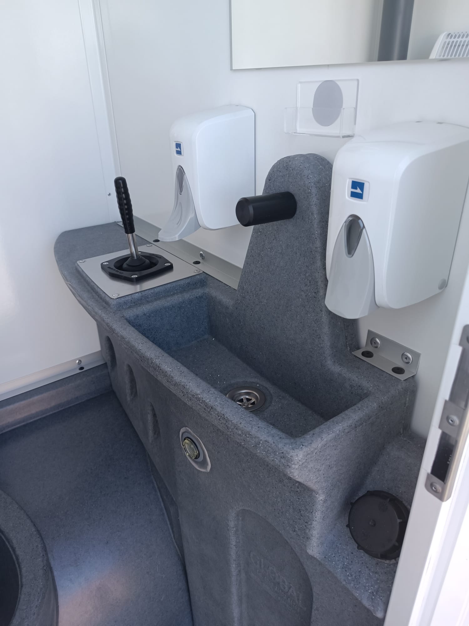 Toilettenwagen autark – Bild 3