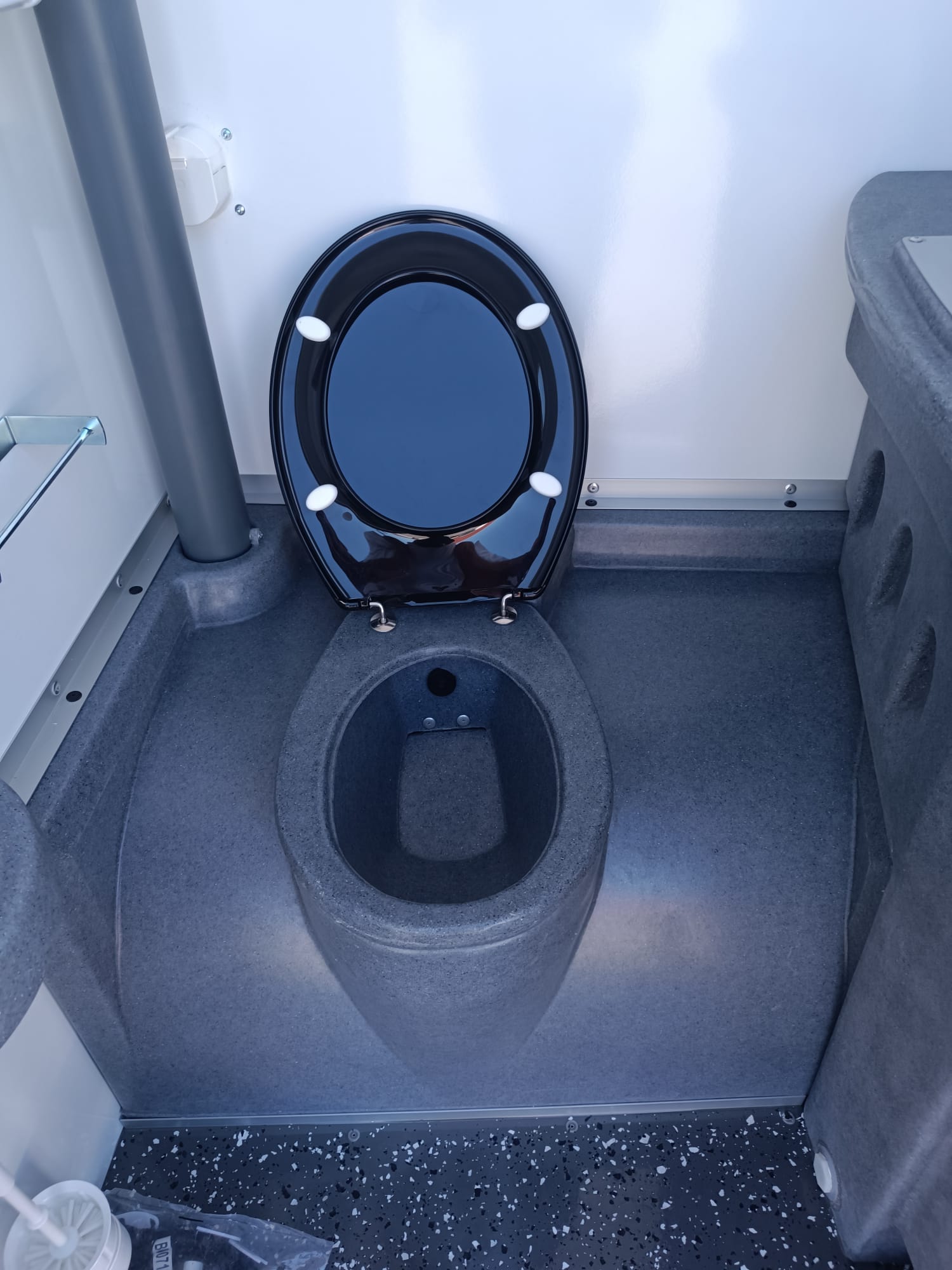 Toilettenwagen autark – Bild 4