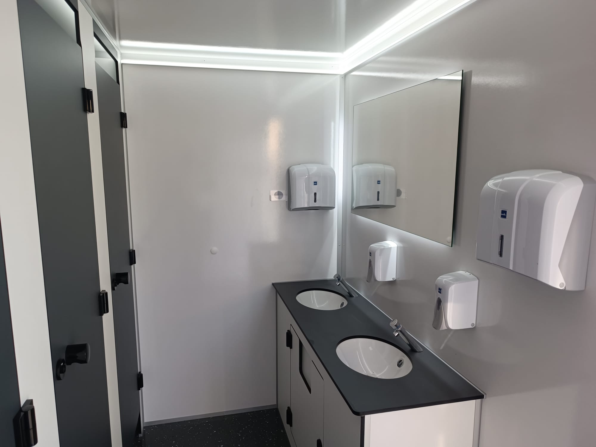 Toilettenwagen 4D+4H – Bild 5