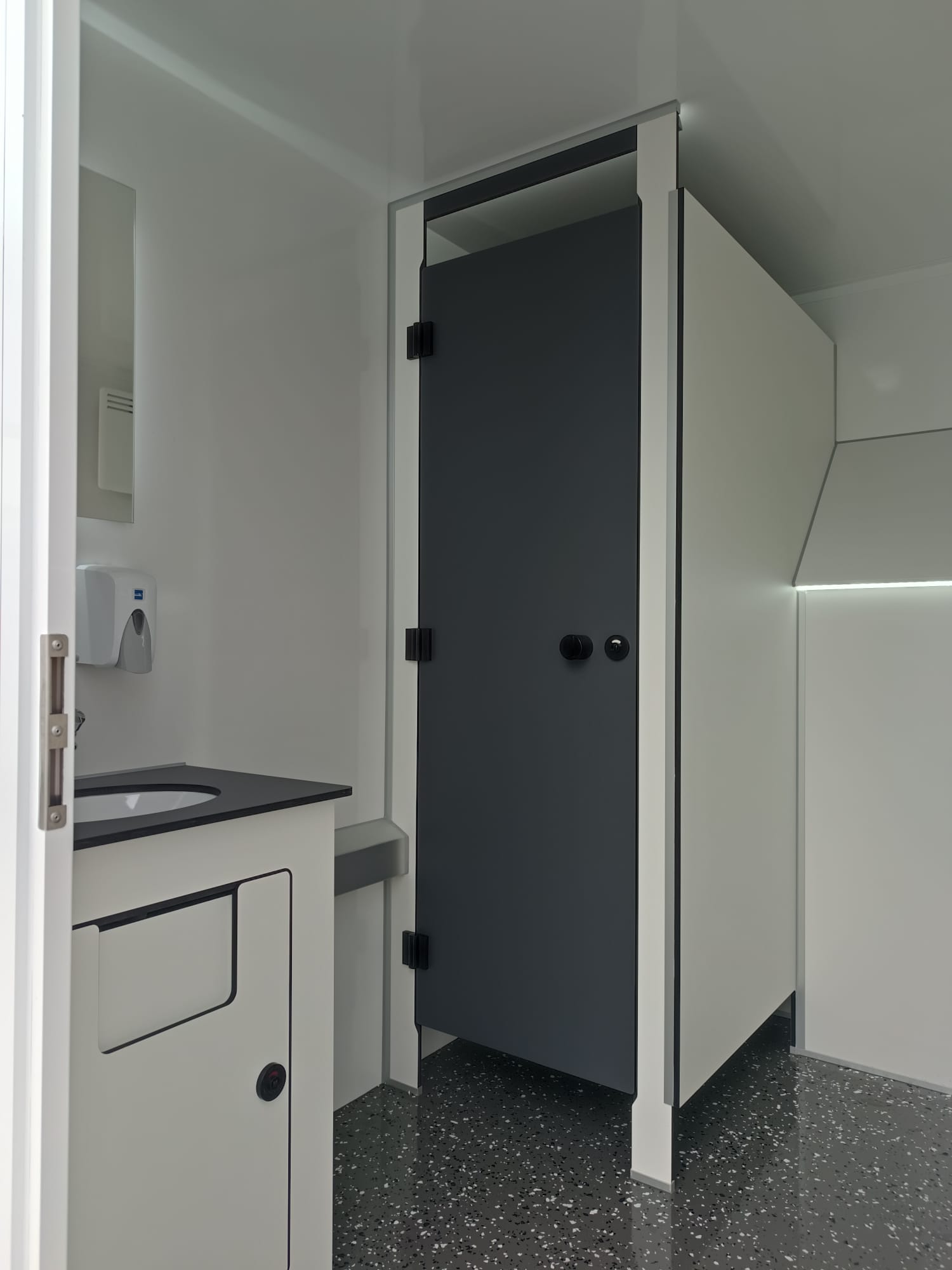 Toilettenwagen 3D+3H – Bild 6